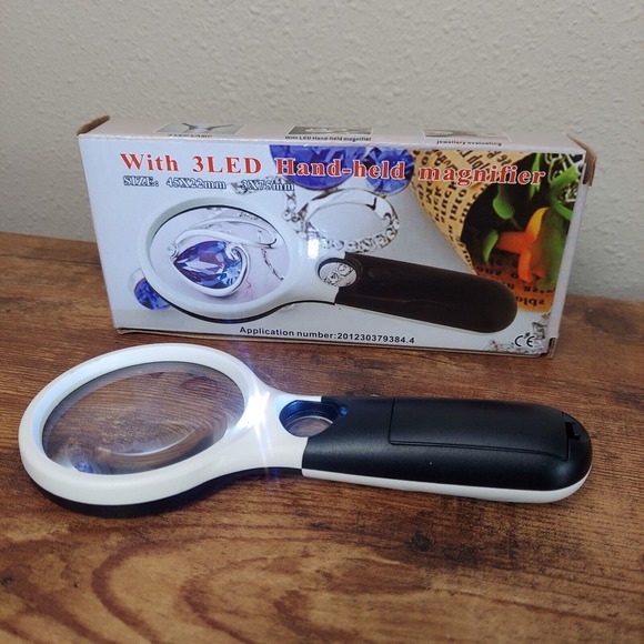 Hand-Held Magnifier with LED Lights Magnifying Glass Lighted Coin Stamp Jewelry - Picture 1 of 7